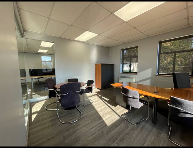 160M² OFFICE TO LET IN LYME PARK